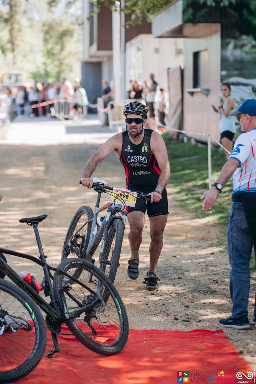 Atleta com o dorsal 198