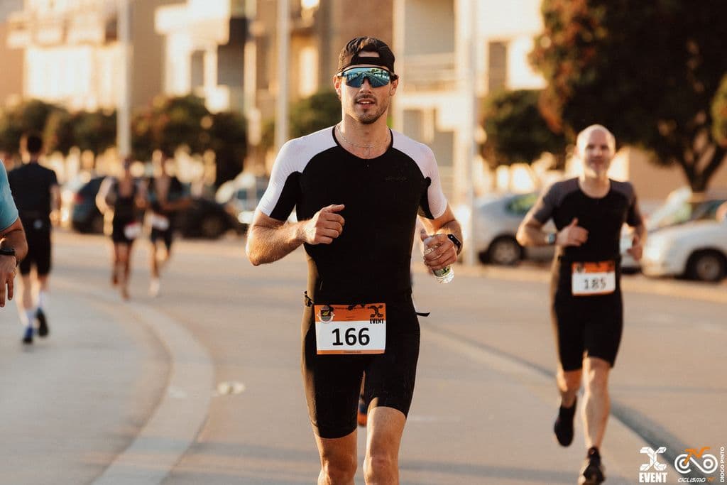 Atleta com o dorsal 166