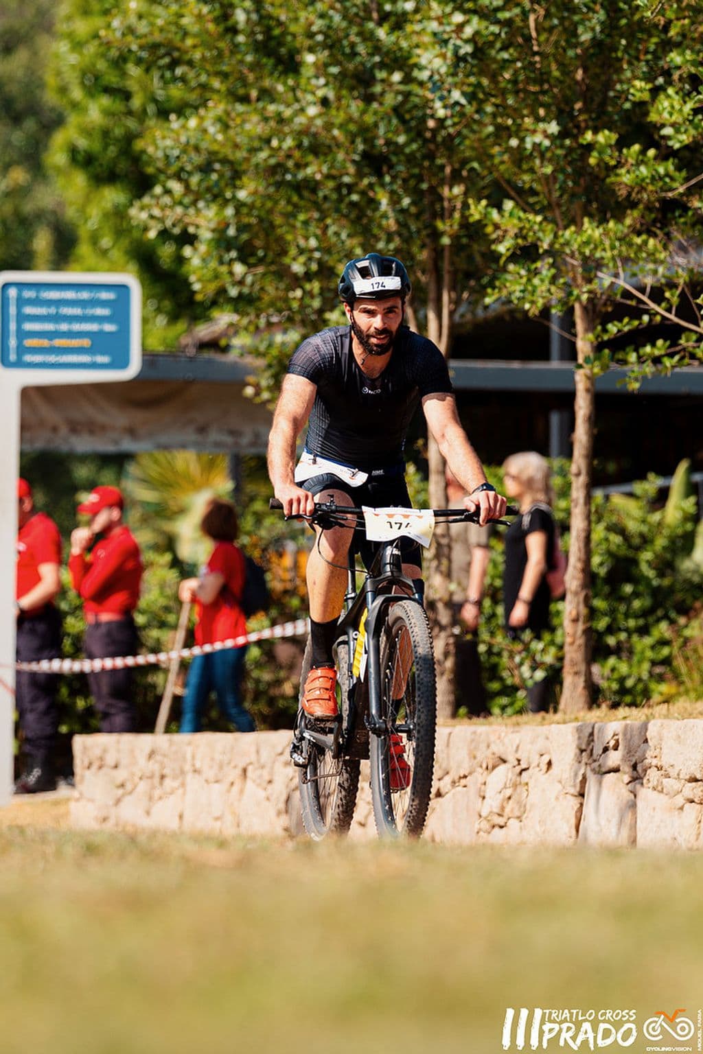 Atleta com o dorsal 174