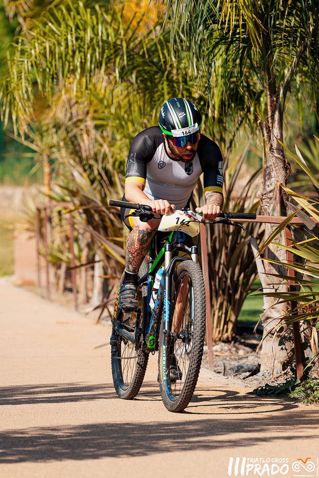 Atleta com o dorsal 164