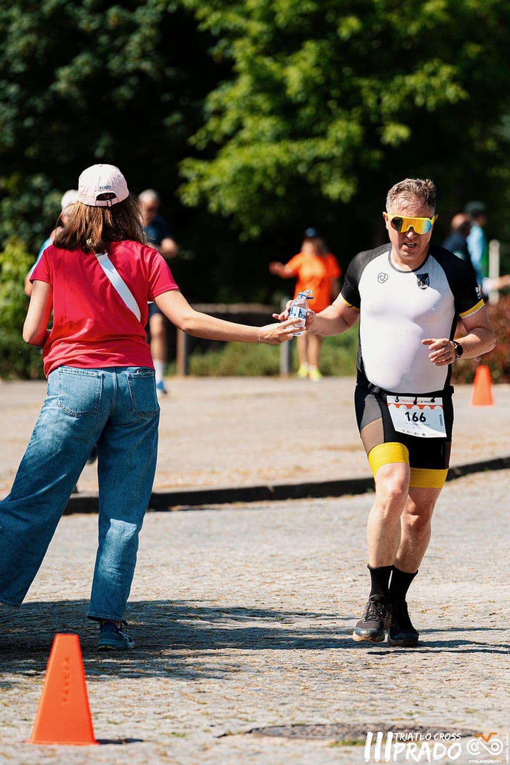 Atleta com o dorsal 166