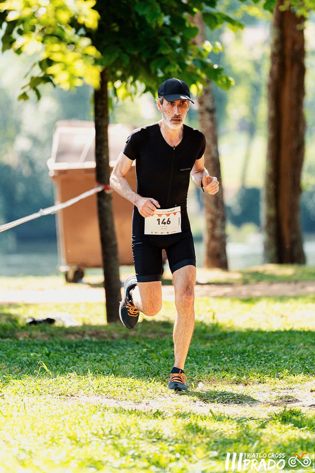 Atleta com o dorsal 146