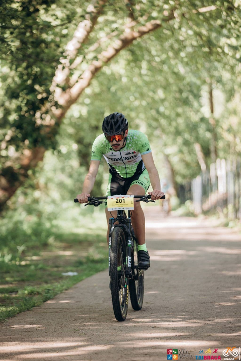 Atleta com o dorsal 201