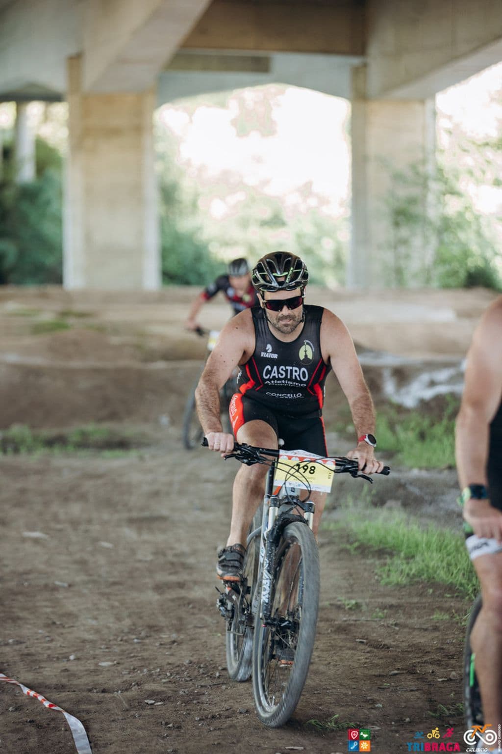 Atleta com o dorsal 198