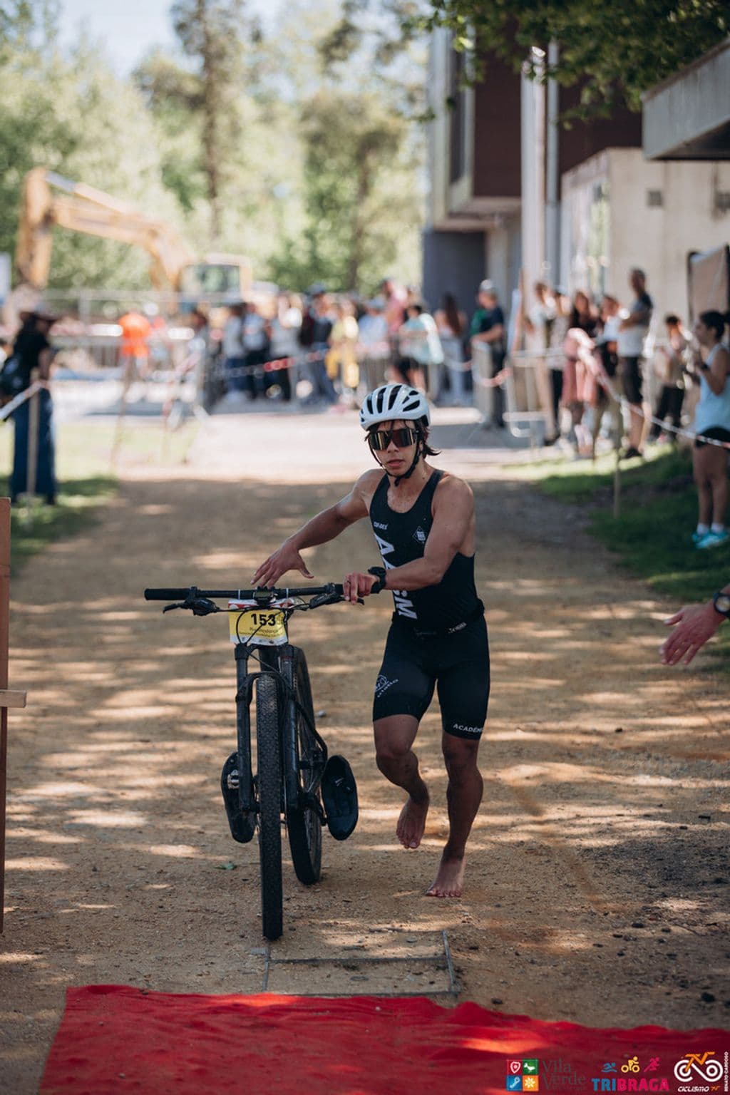 Atleta com o dorsal 153