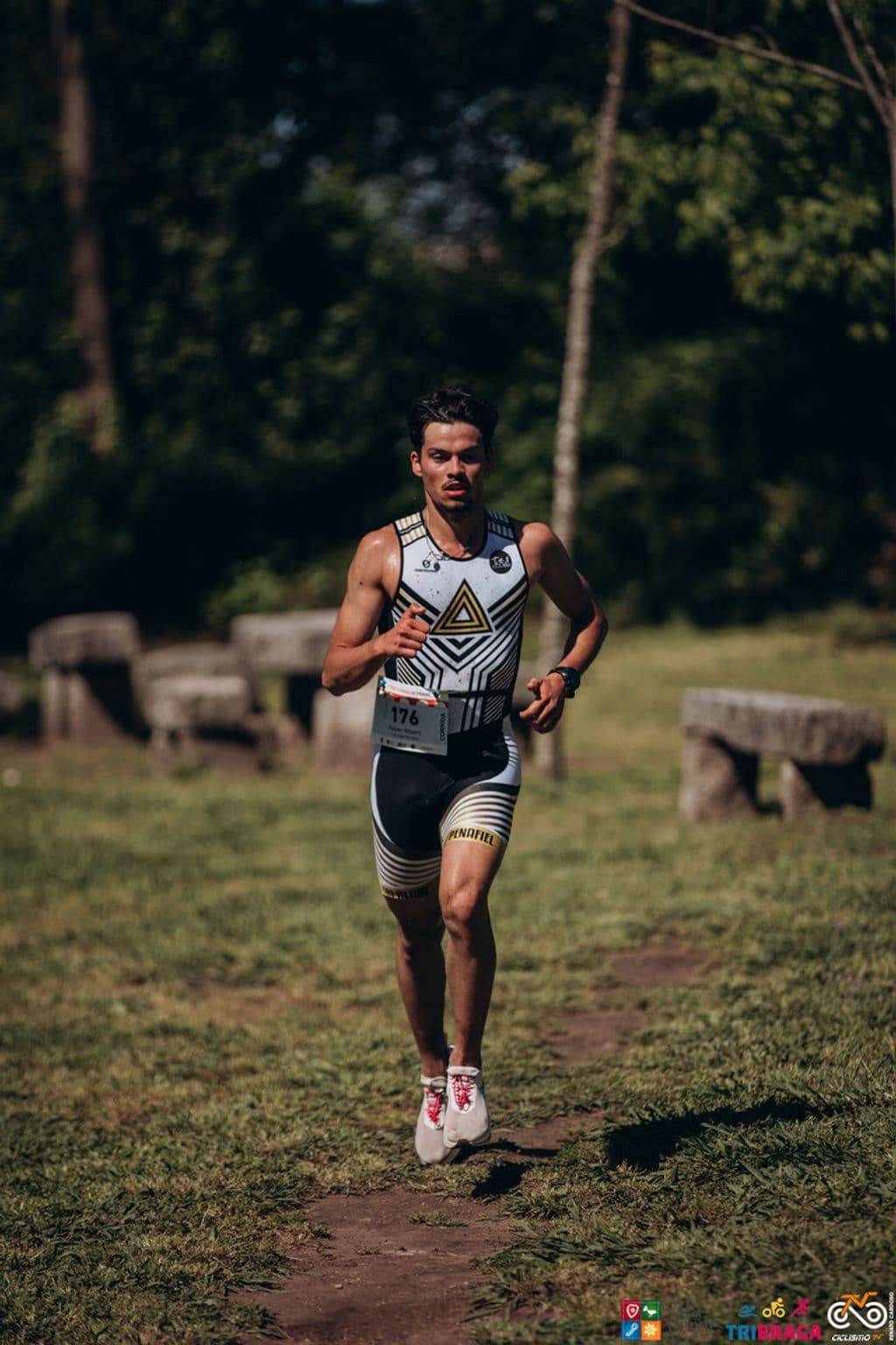 Atleta com o dorsal 176