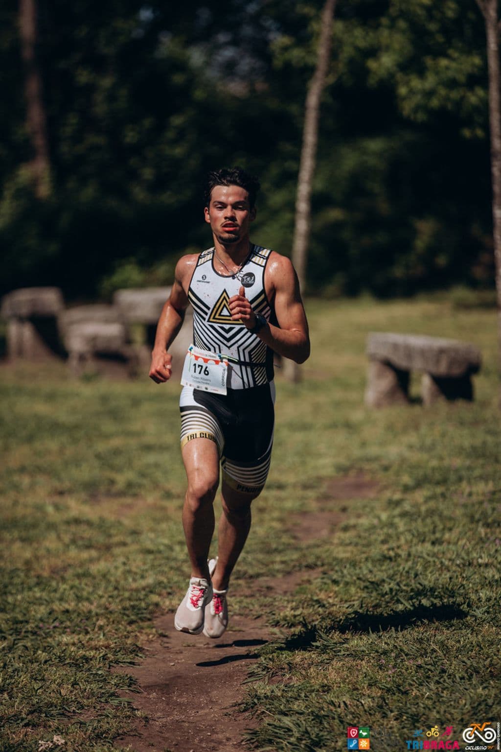 Atleta com o dorsal 176