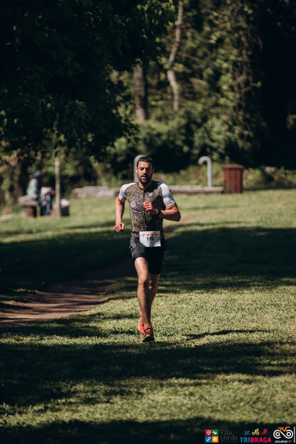Atleta com o dorsal 195