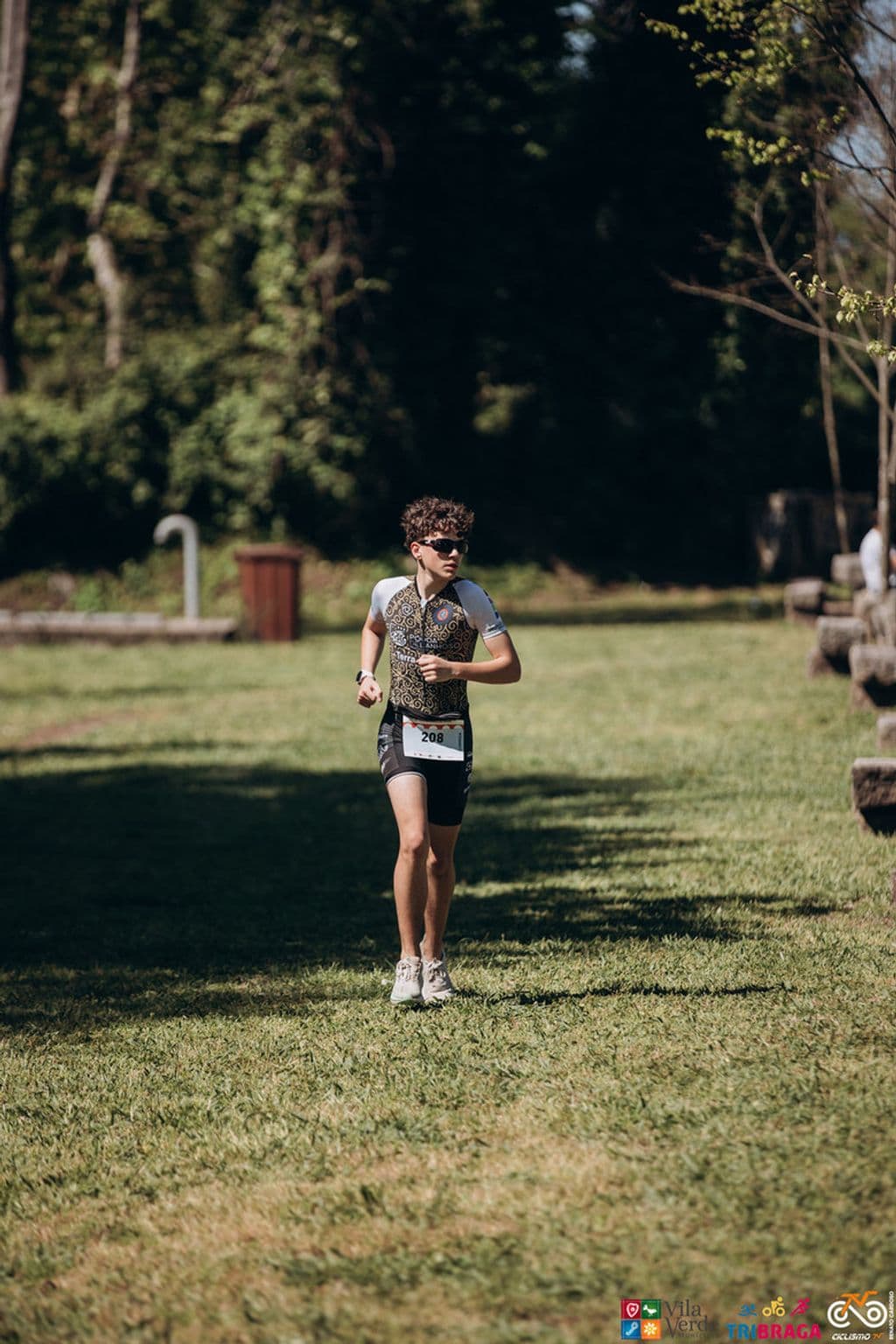 Atleta com o dorsal 208