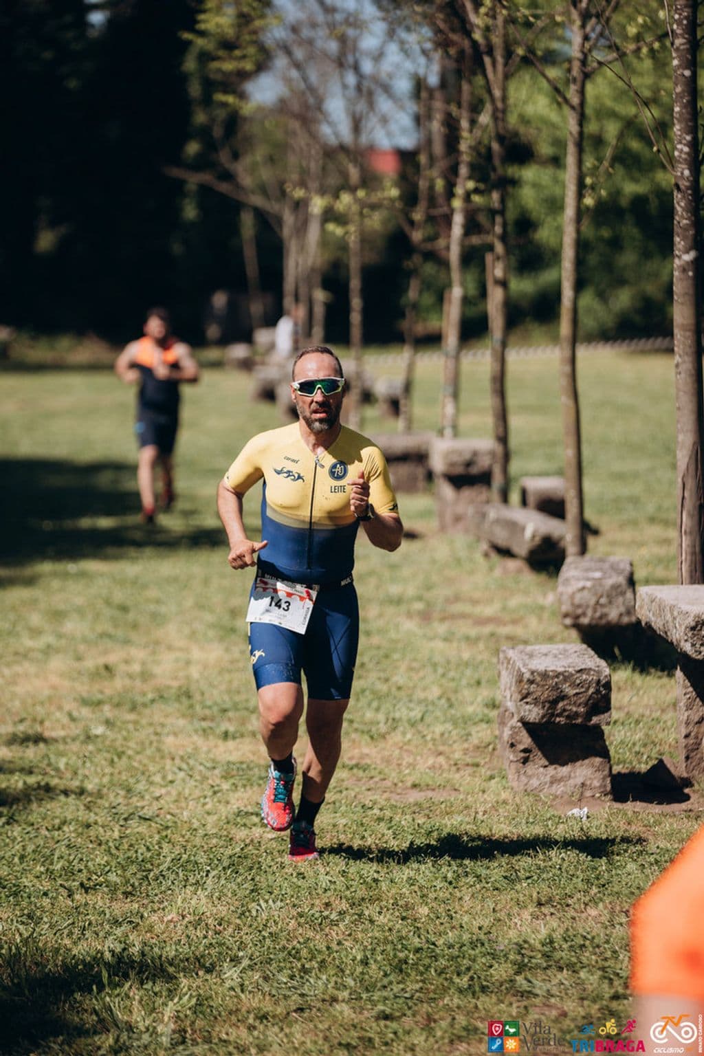 Atleta com o dorsal 143