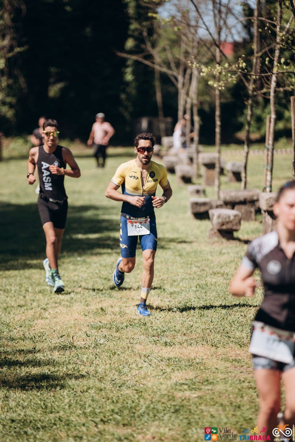Atleta com o dorsal 144