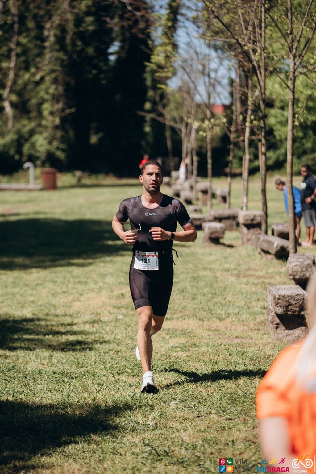 Atleta com o dorsal 121
