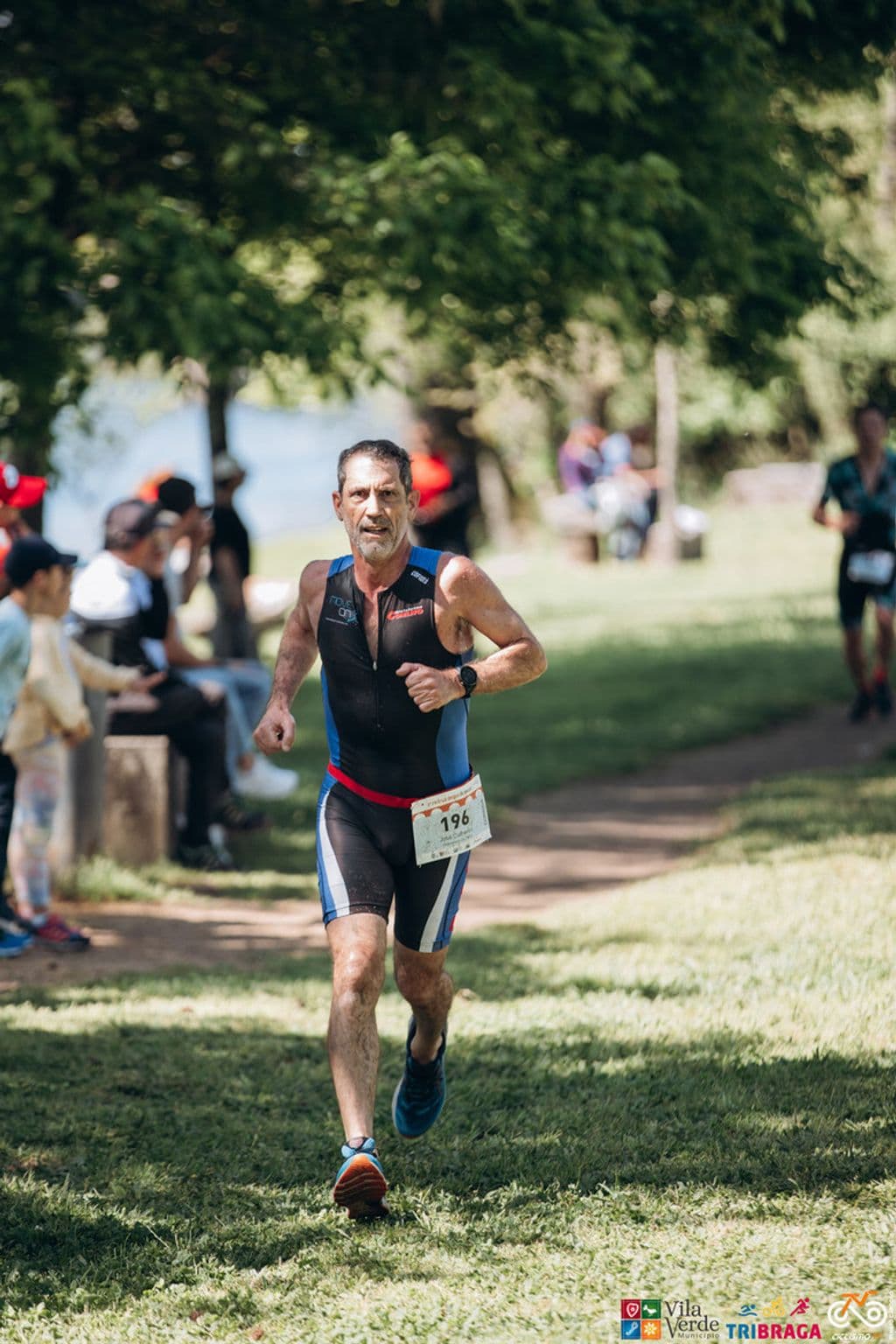 Atleta com o dorsal 196