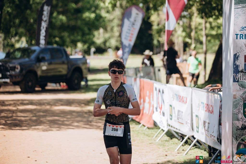 Atleta com o dorsal 208