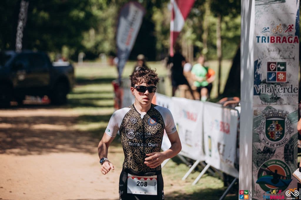 Atleta com o dorsal 208