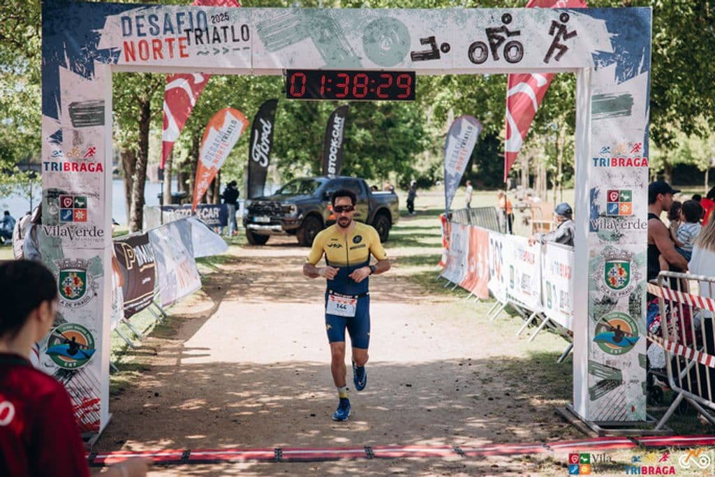 Atleta com o dorsal 144