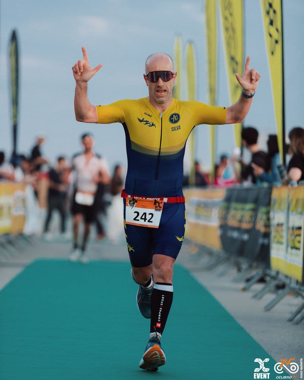Atleta com o dorsal 242