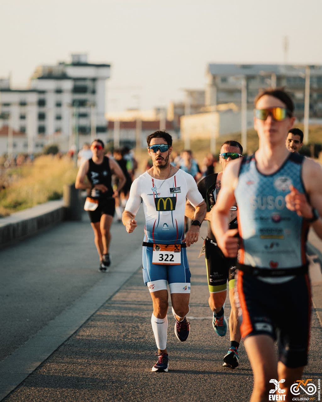 Atleta com o dorsal 322
