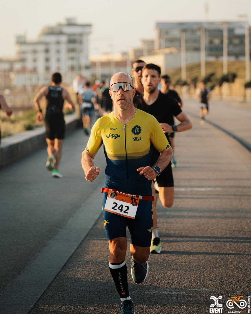 Atleta com o dorsal 242