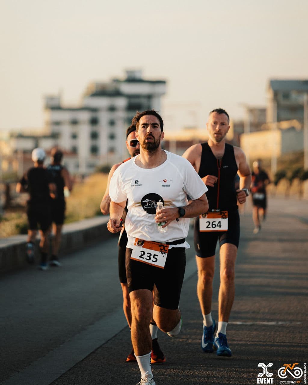 Atleta com o dorsal 235