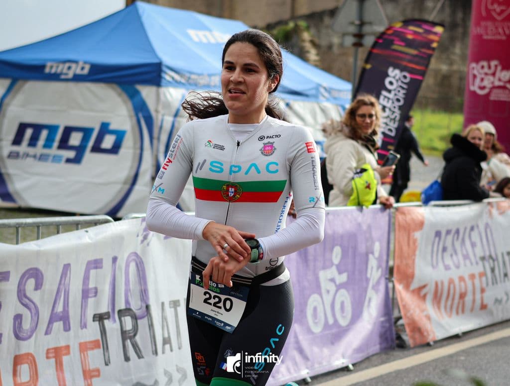 Atleta com o dorsal 220