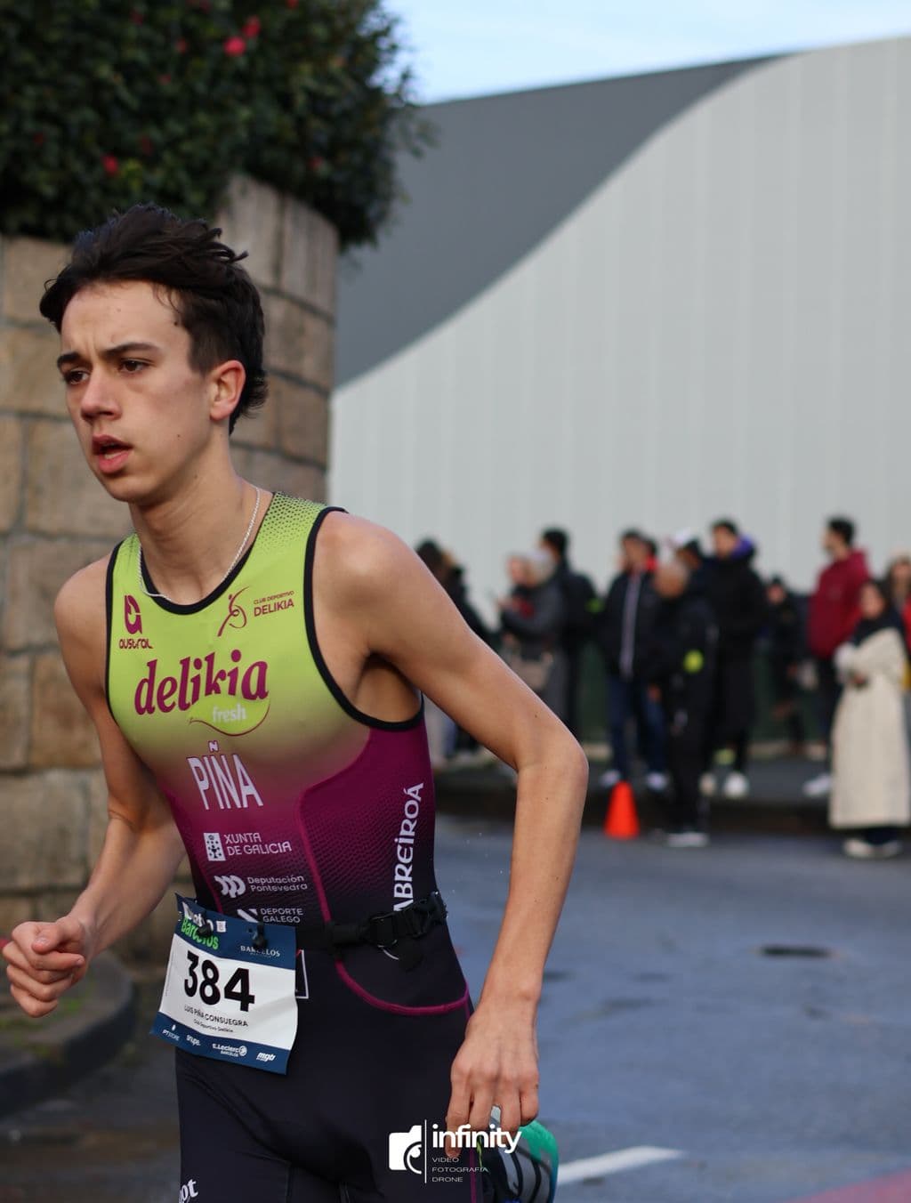 Atleta com o dorsal 384