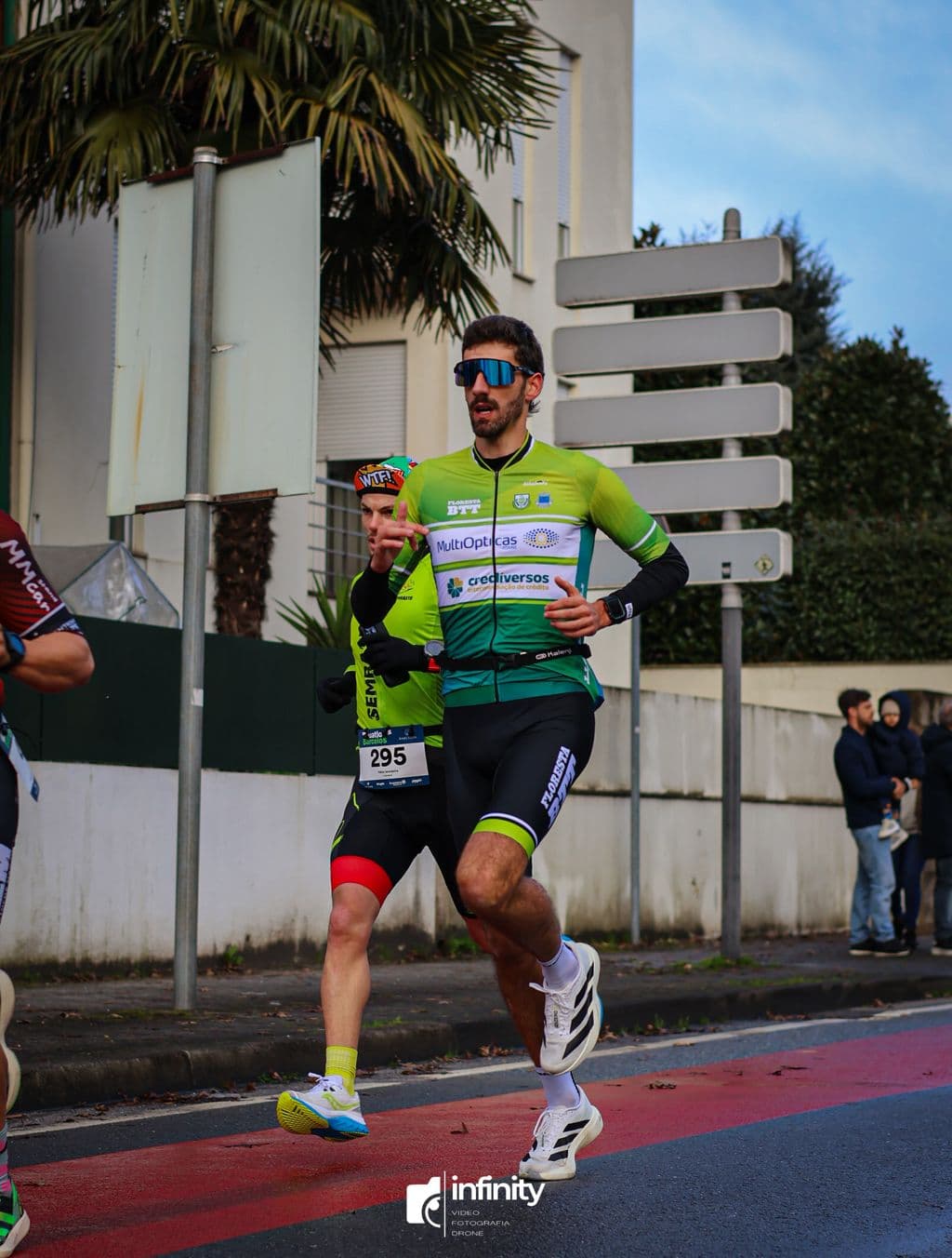 Atleta com o dorsal 244
