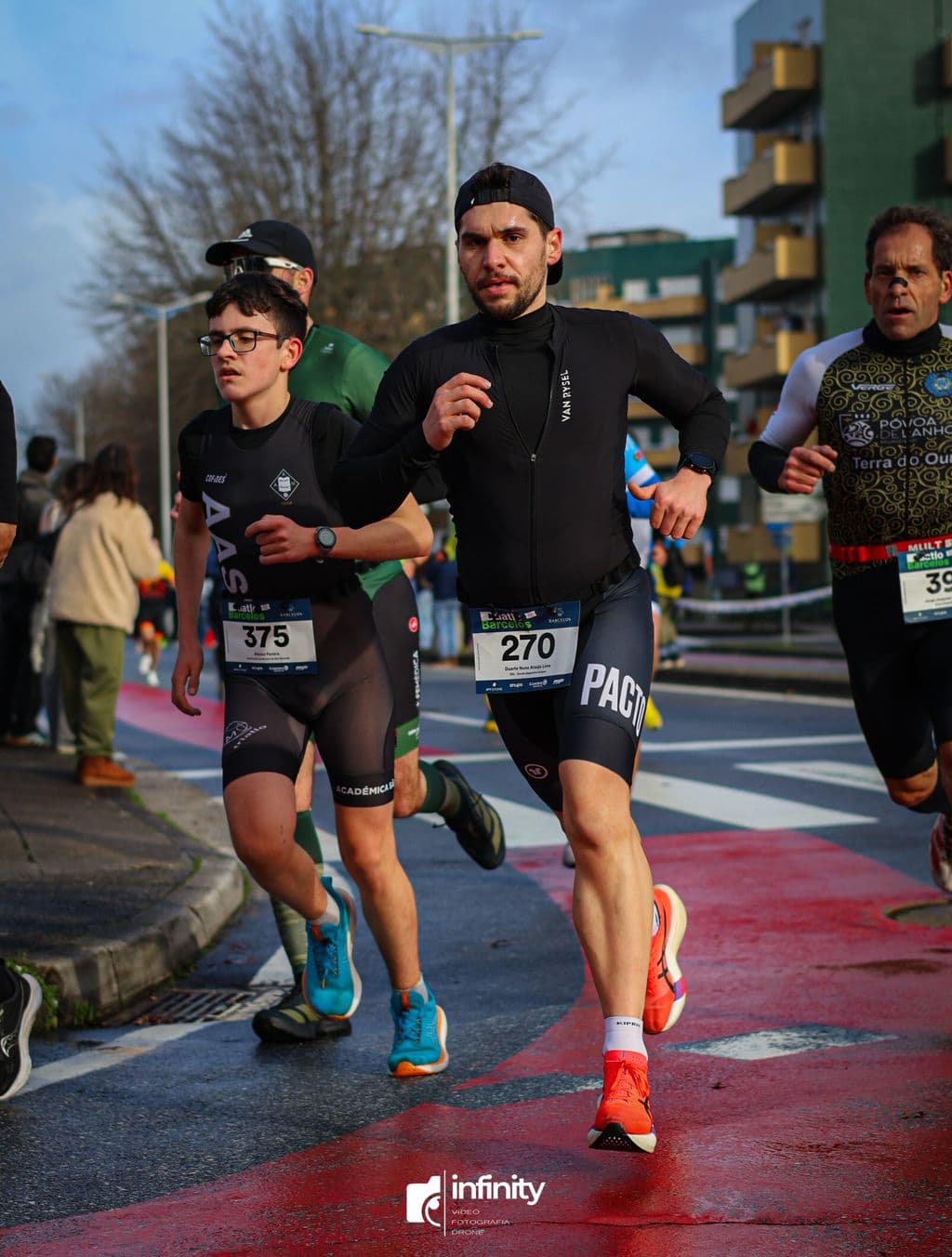 Atleta com o dorsal 375