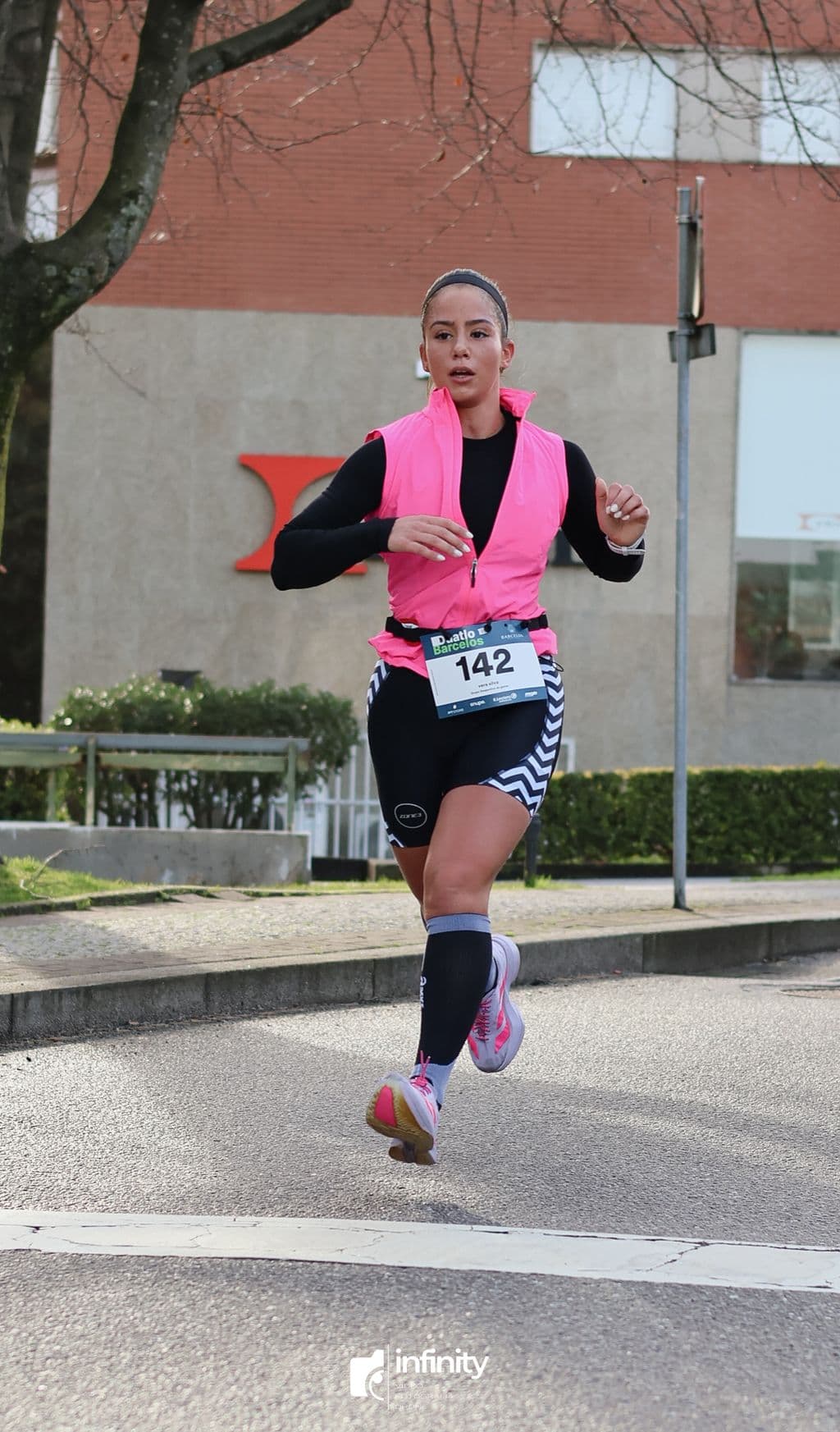 Atleta com o dorsal 142