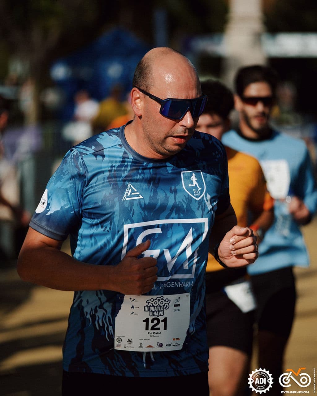Atleta com o dorsal 121