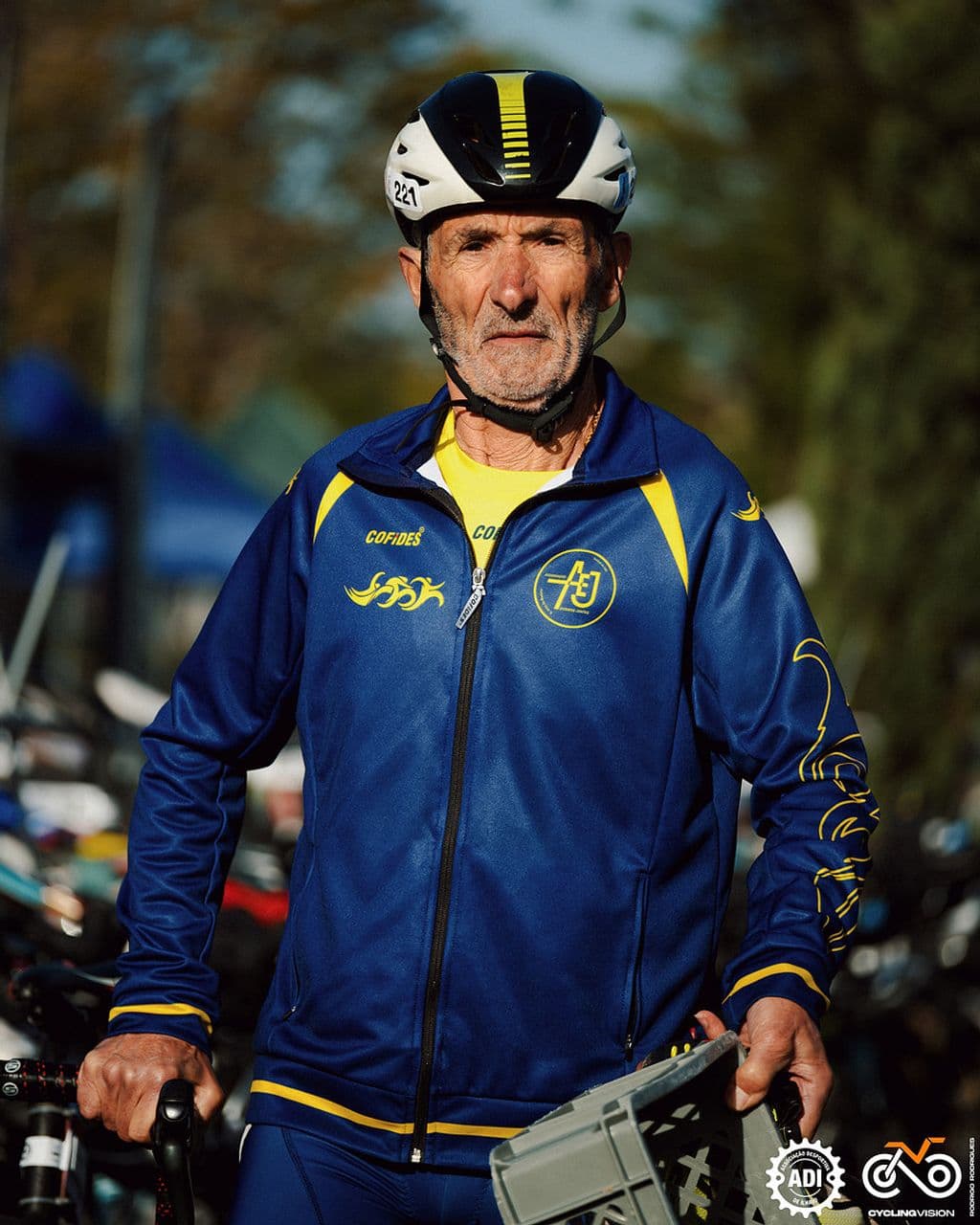 Atleta com o dorsal 221