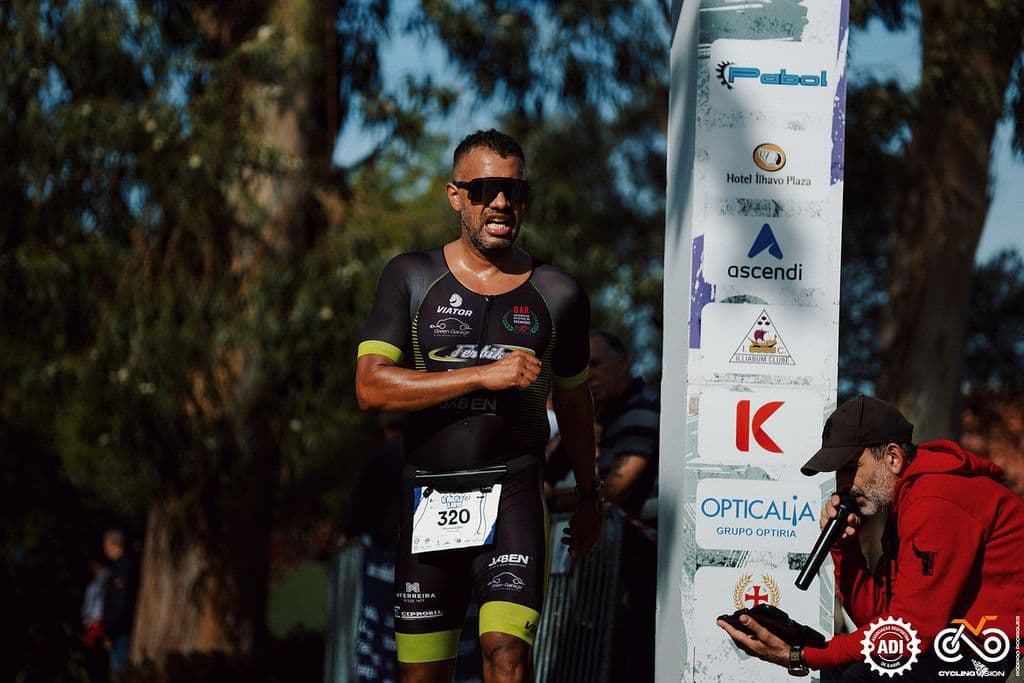 Atleta com o dorsal 320