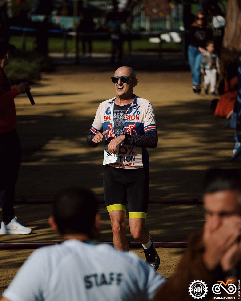 Atleta com o dorsal 208