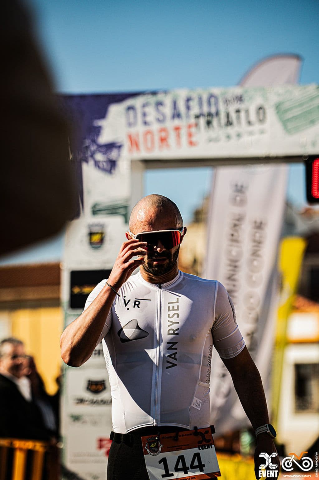 Atleta com o dorsal 144