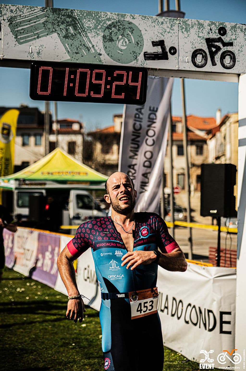 Atleta com o dorsal 453