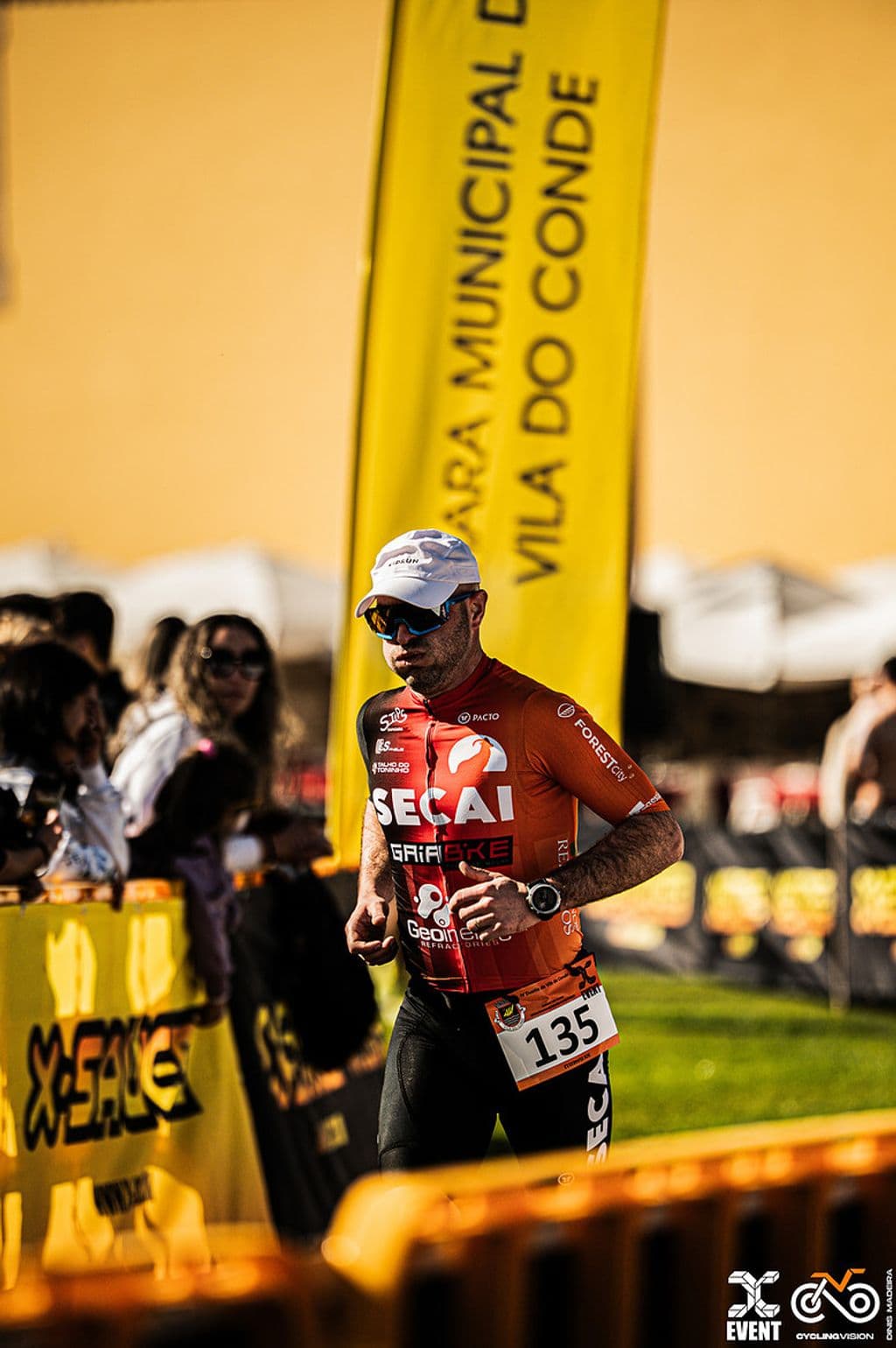 Atleta com o dorsal 135