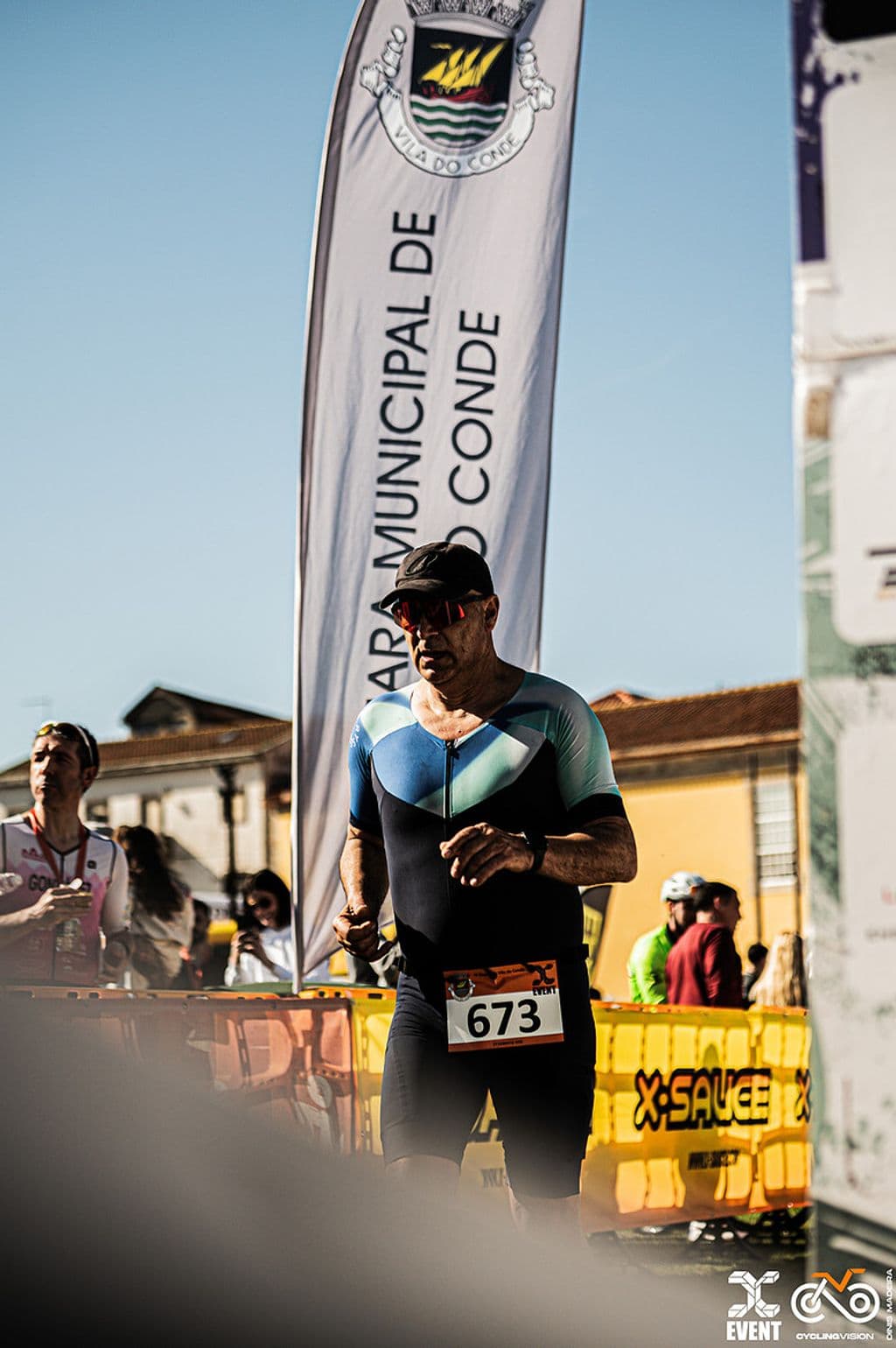 Atleta com o dorsal 673
