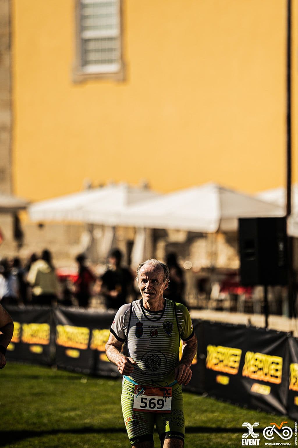 Atleta com o dorsal 569