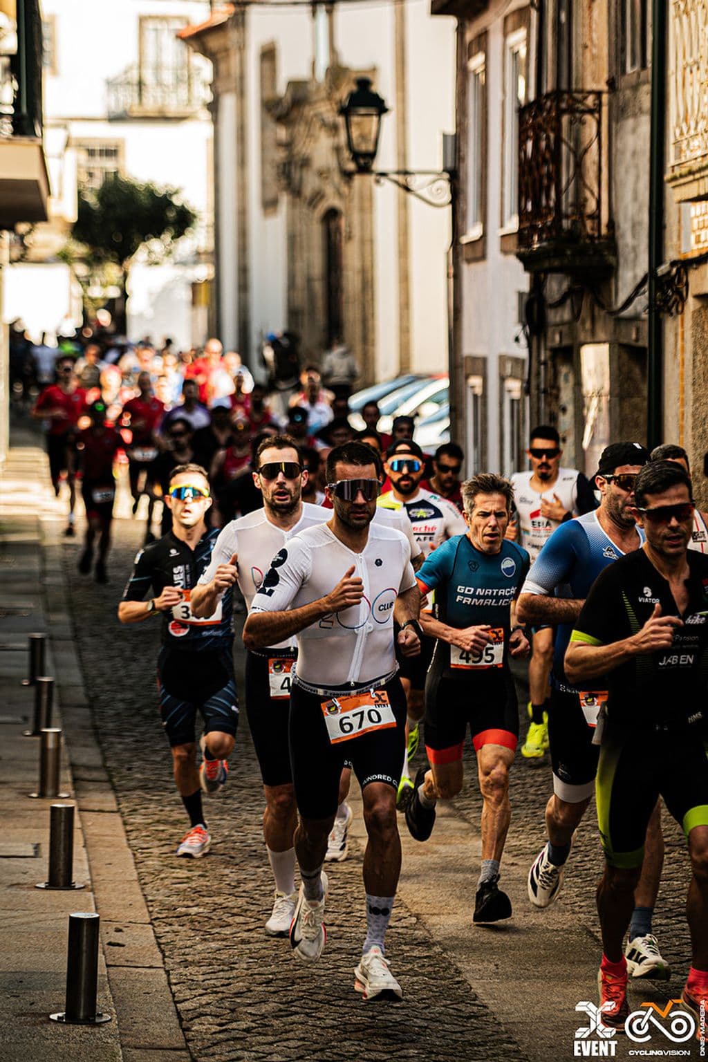 Atleta com o dorsal 670