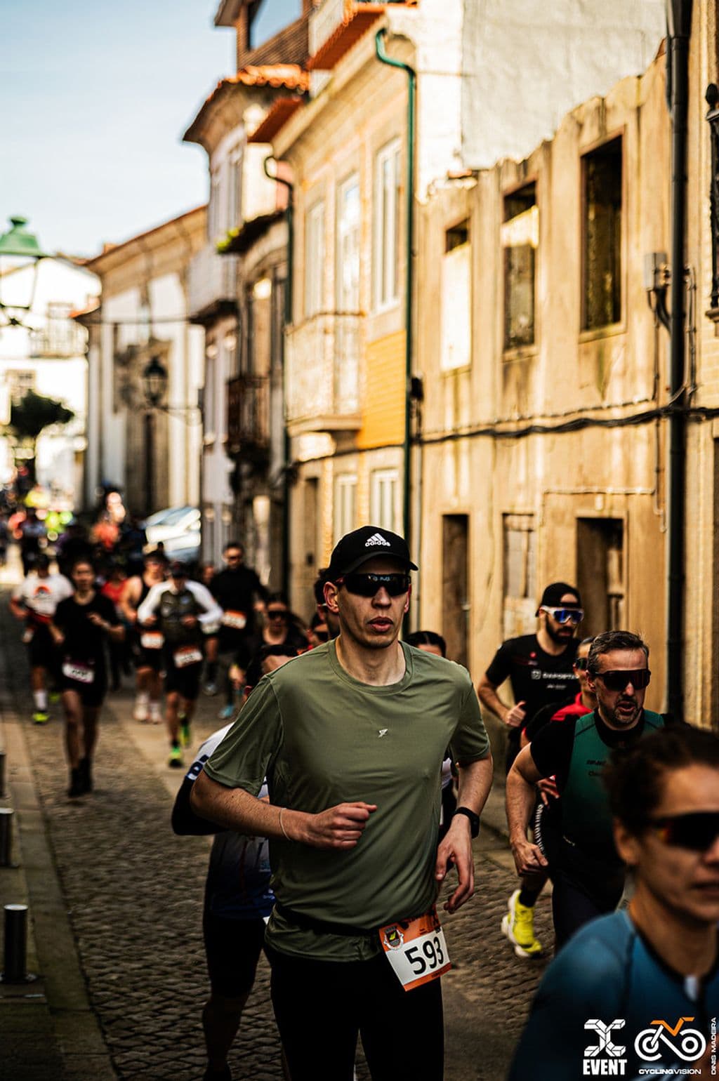 Atleta com o dorsal 593