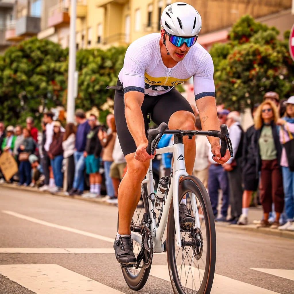 Atleta com o dorsal 140