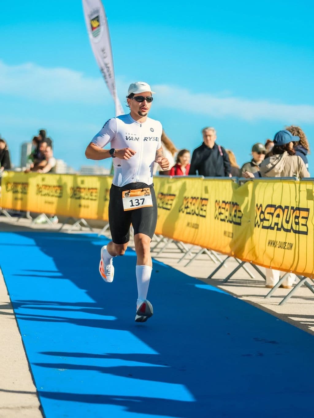 Atleta com o dorsal 137