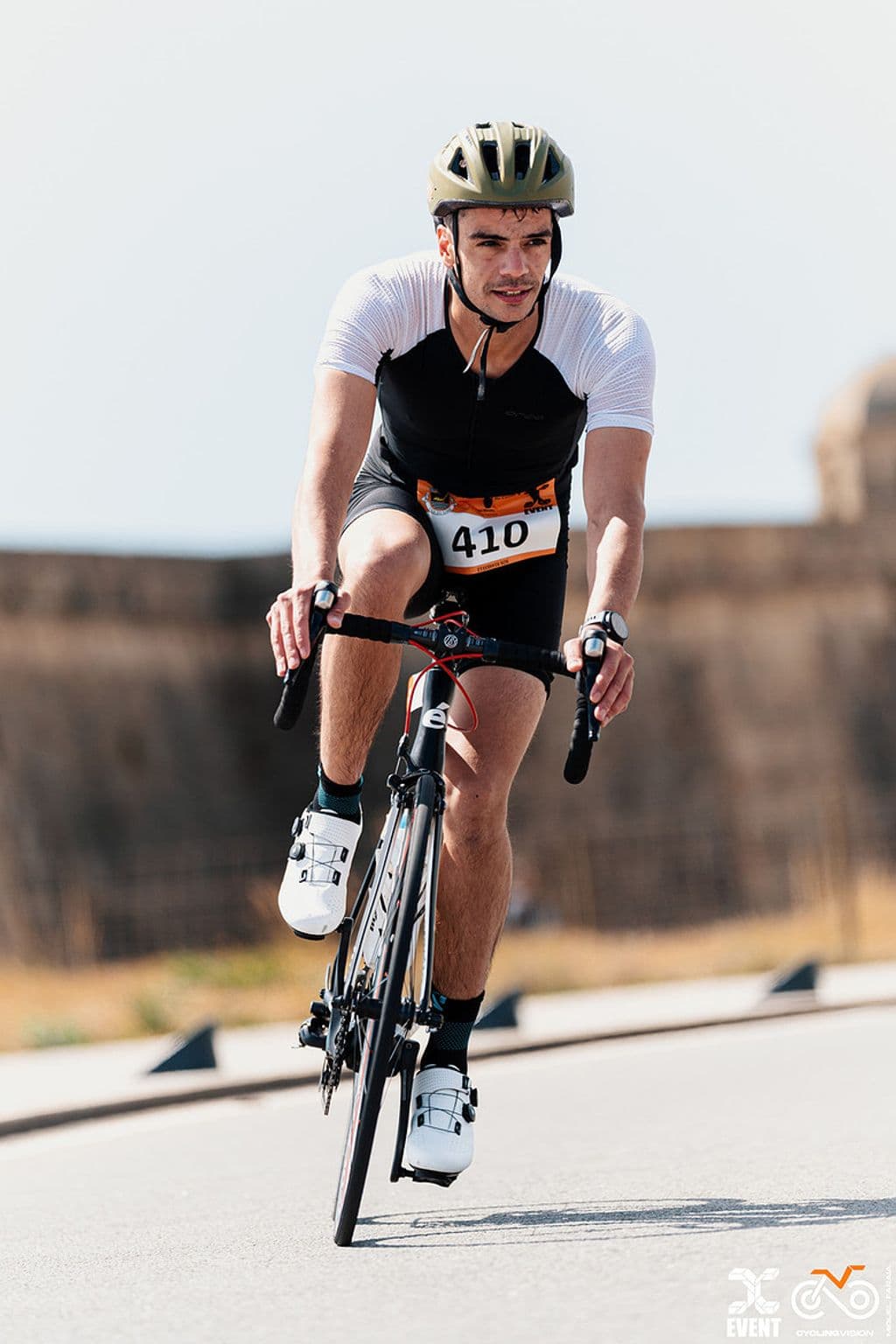 Atleta com o dorsal 410