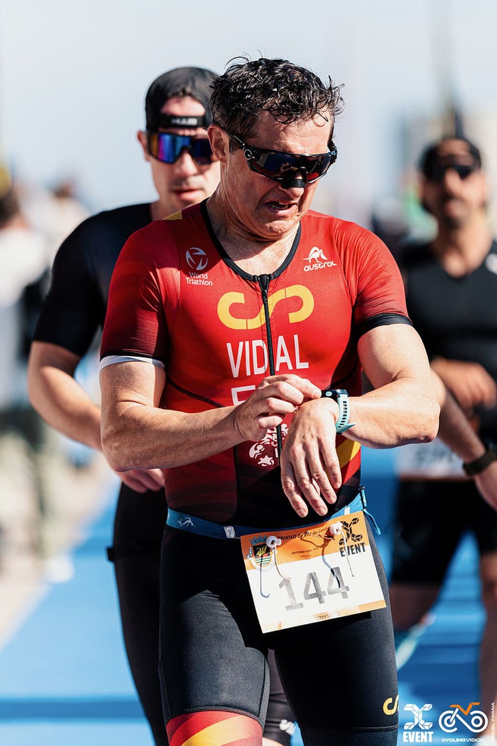 Atleta com o dorsal 144