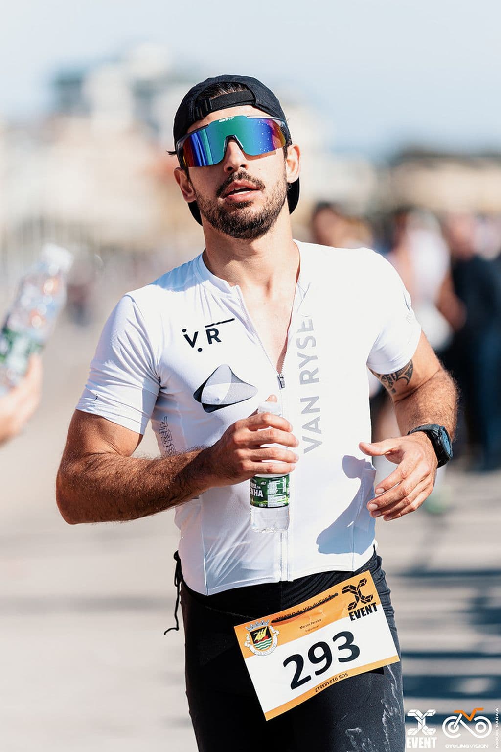 Atleta com o dorsal 293
