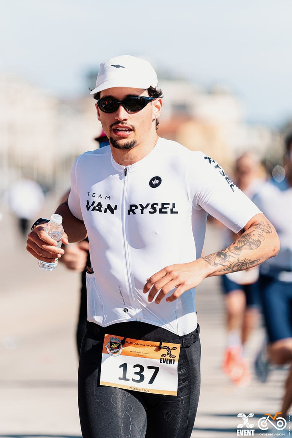 Atleta com o dorsal 137