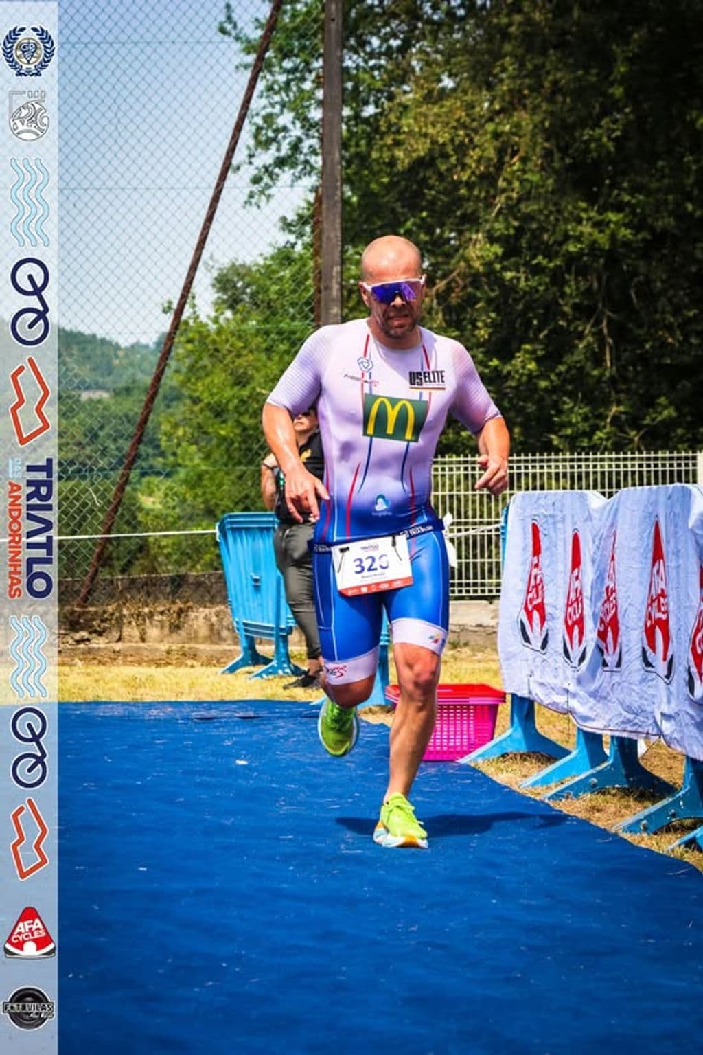 Atleta com o dorsal 320