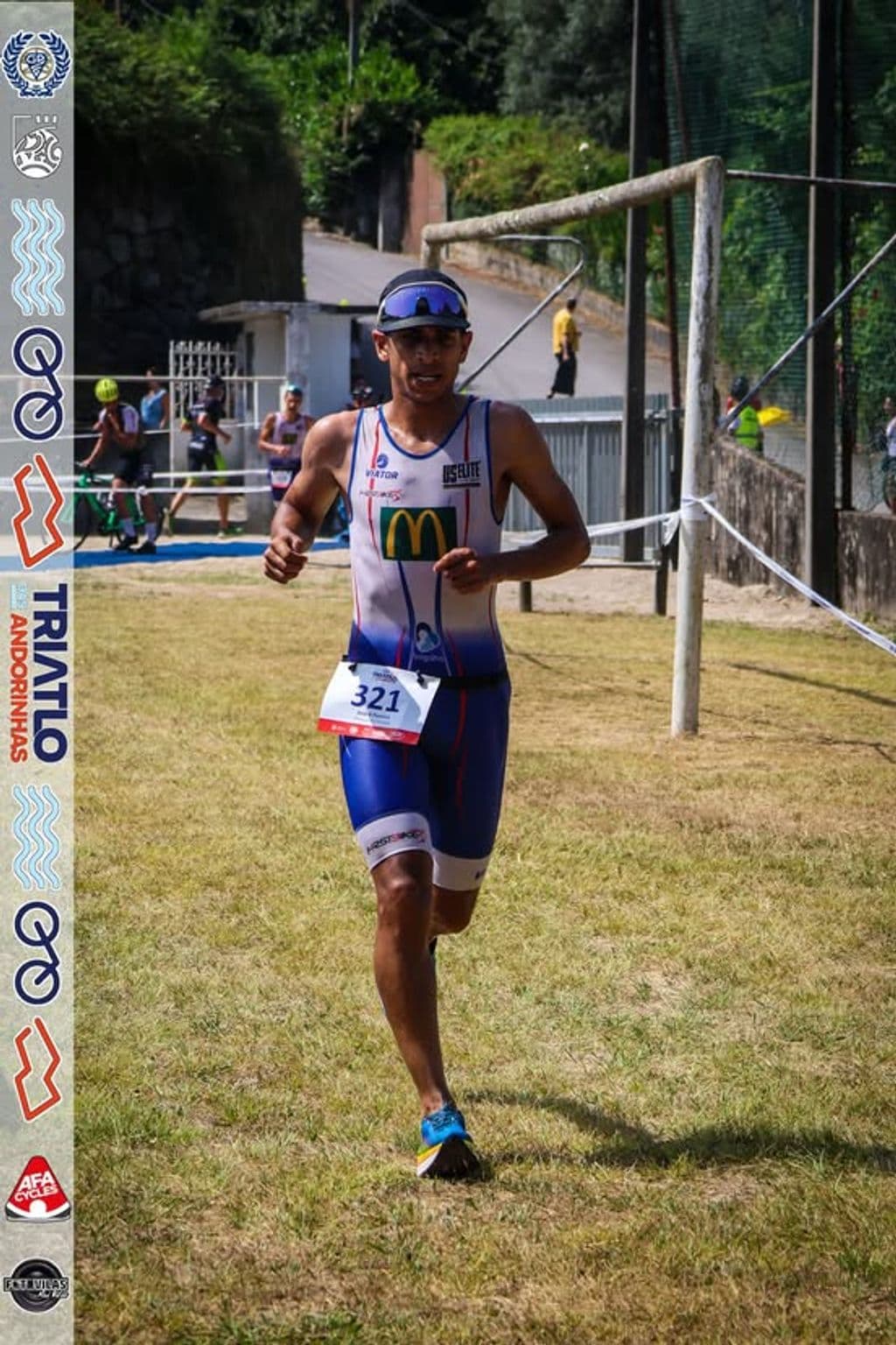 Atleta com o dorsal 321