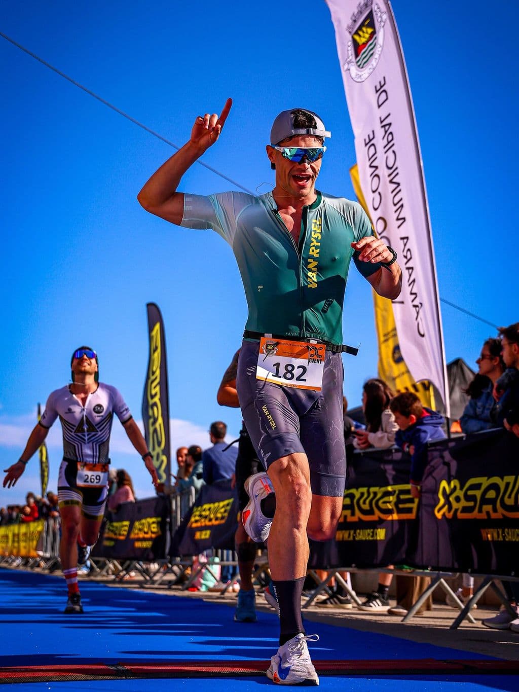 Atleta com o dorsal 182