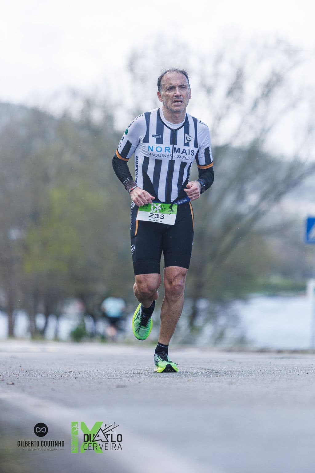 Atleta com o dorsal 233